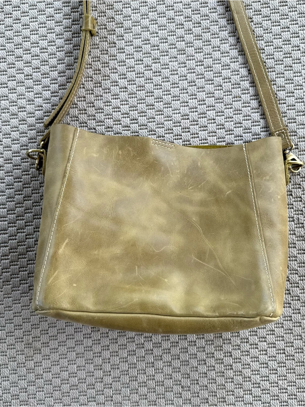 Portland leather Anjou color butterfly bucket bag